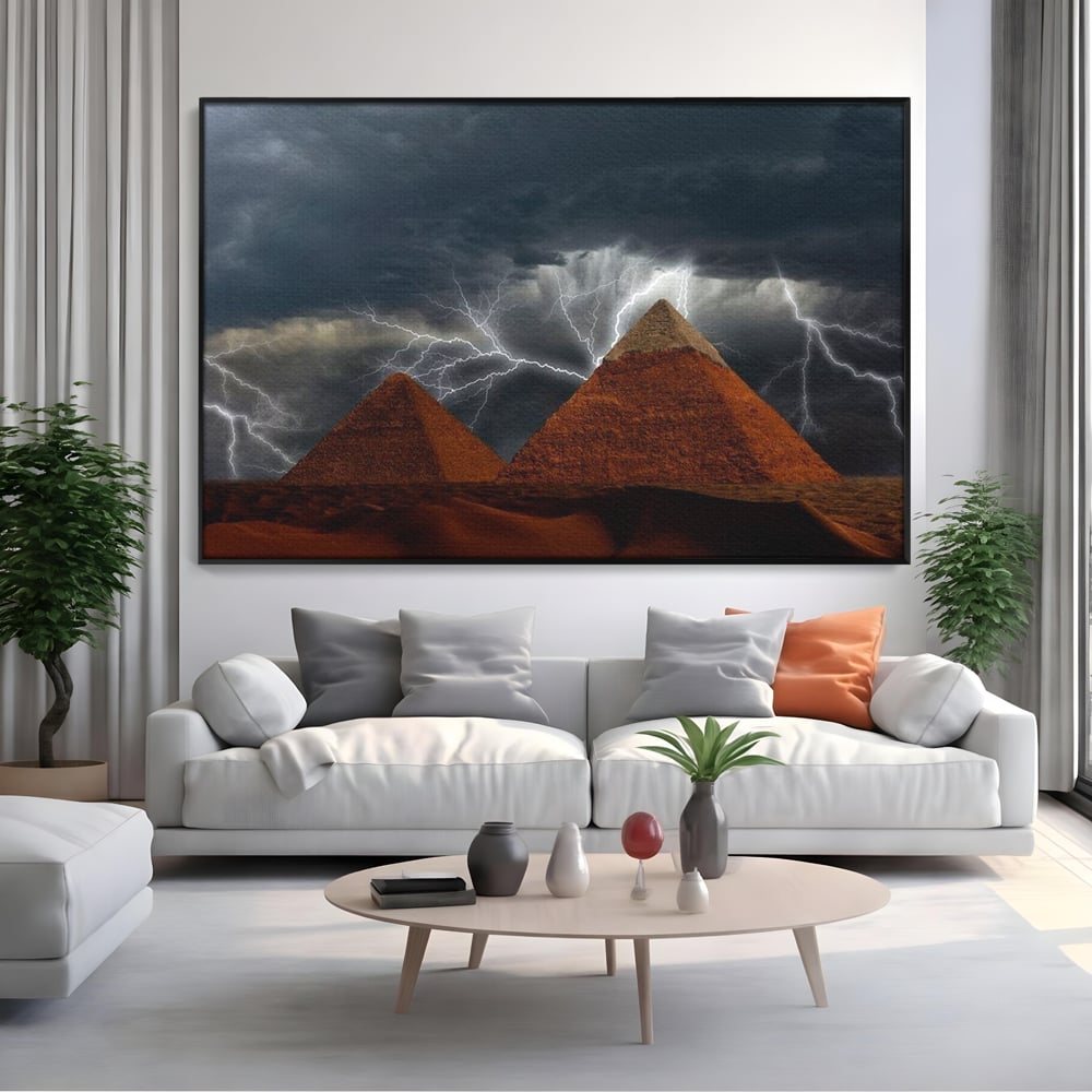 Tablou canvas cu ilustratie cu piramide si fulgere, in rama de aluminiu negru, pe perete intr-un living